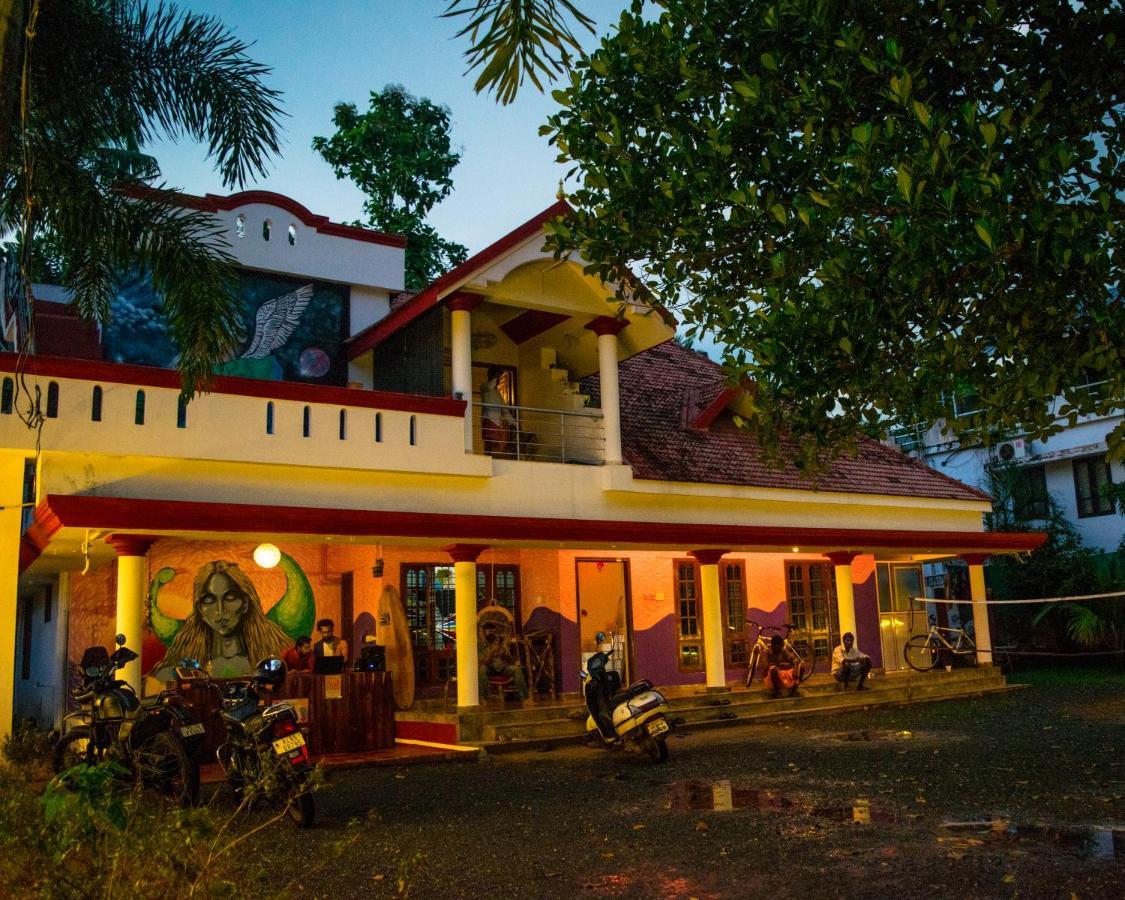 Hostelexp, Varkala - A Beach Town Hostel ภายนอก รูปภาพ